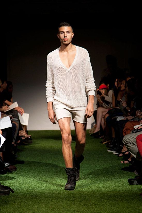 Fashion Week Chronicles: Lars Andersson Takes On Dramatic Monochrome Knits for Spring 2013 (5)