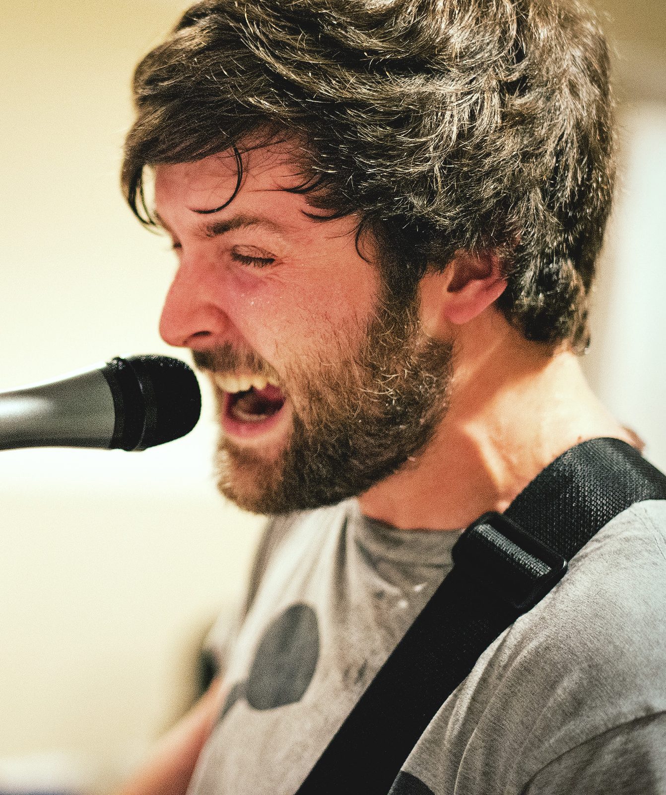 Kill Lincoln’s bearded singer with tousled hair shouting into a microphone, guitar strap over his grey tee